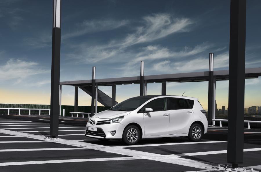  Toyota Verso 2012 года  (фото 7 из 10)